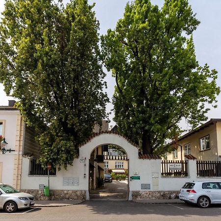 Haus Zu Den Zwei Eichen Apartment Perchtoldsdorf Bagian luar foto