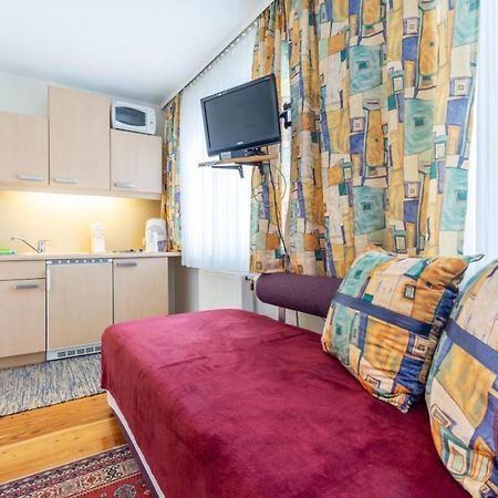Haus Zu Den Zwei Eichen Apartment Perchtoldsdorf Bagian luar foto