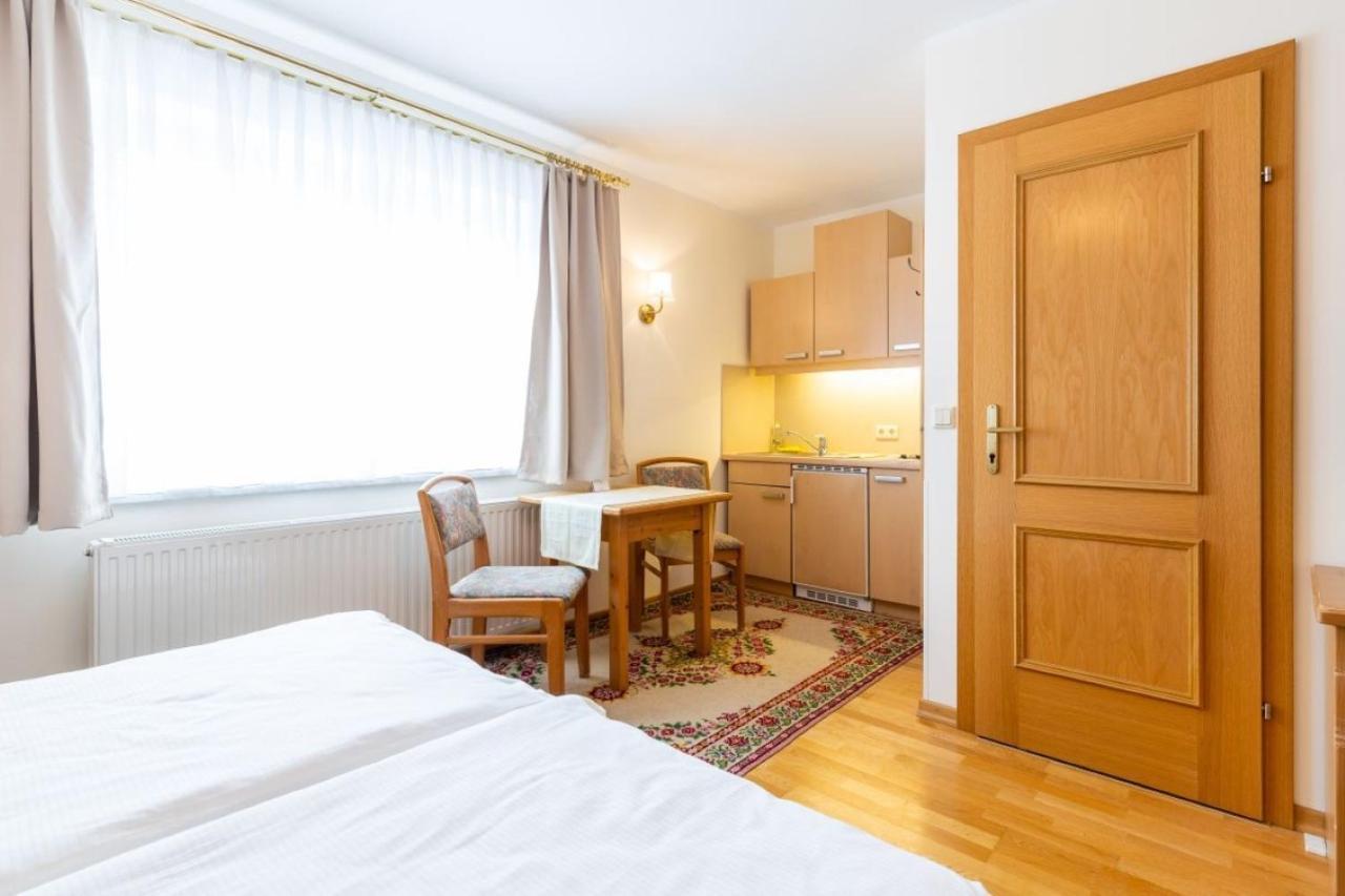 Haus Zu Den Zwei Eichen Apartment Perchtoldsdorf Bagian luar foto