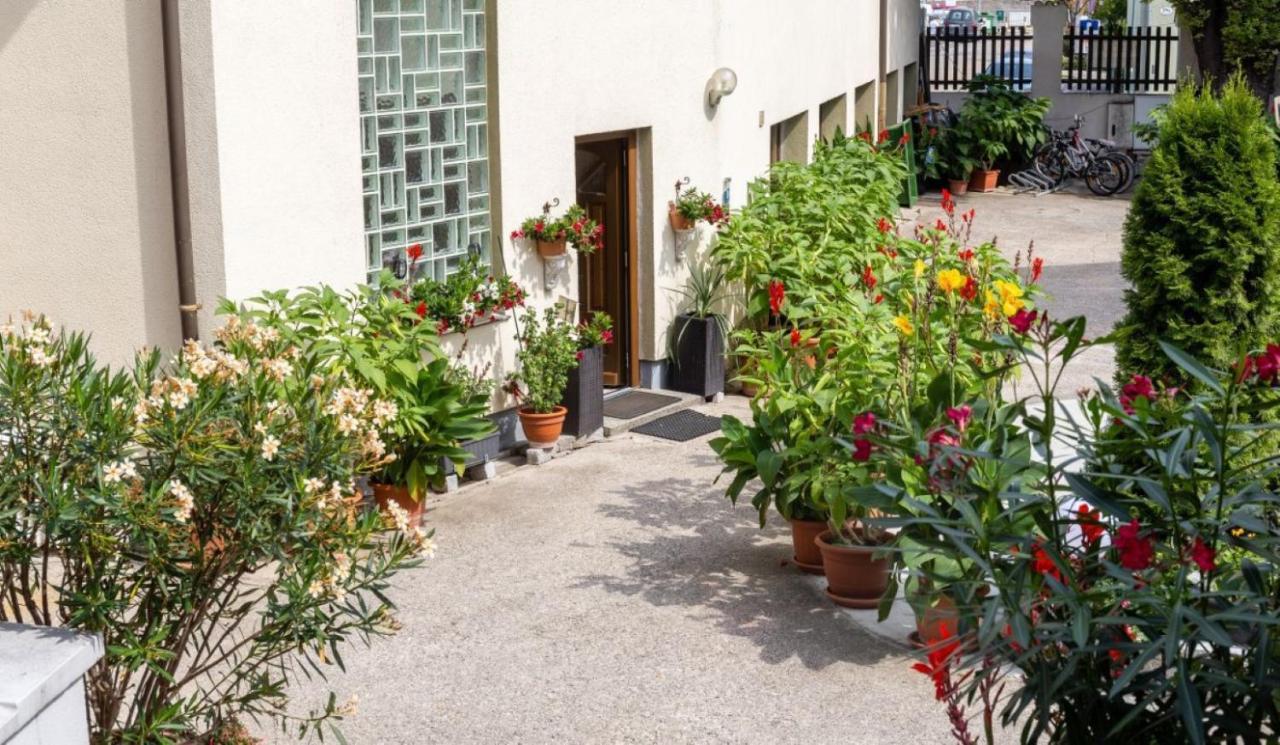 Haus Zu Den Zwei Eichen Apartment Perchtoldsdorf Bagian luar foto
