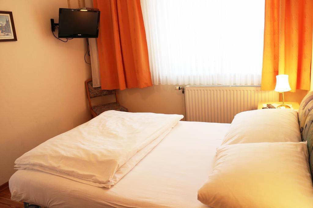 Haus Zu Den Zwei Eichen Apartment Perchtoldsdorf Bagian luar foto