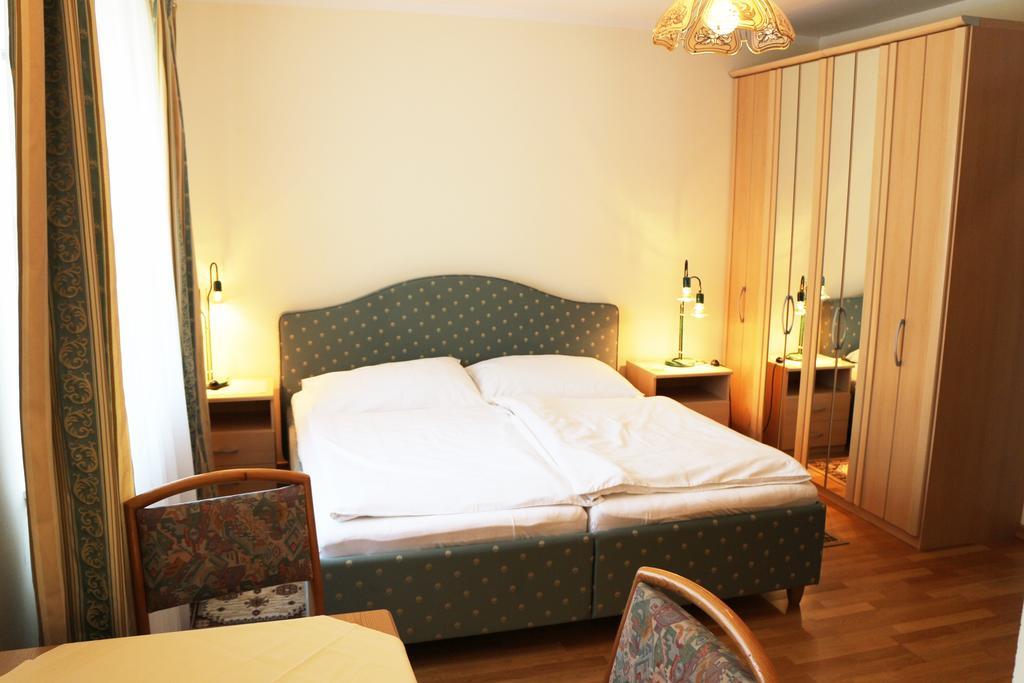 Haus Zu Den Zwei Eichen Apartment Perchtoldsdorf Bagian luar foto