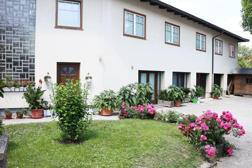 Haus Zu Den Zwei Eichen Apartment Perchtoldsdorf Bagian luar foto