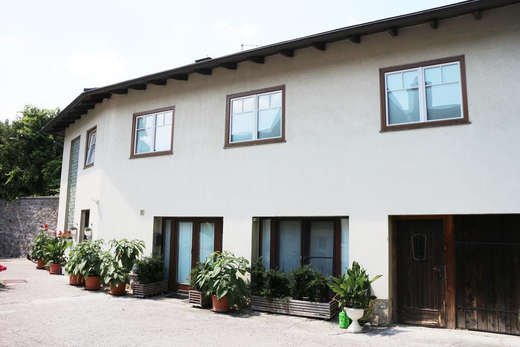 Haus Zu Den Zwei Eichen Apartment Perchtoldsdorf Bagian luar foto