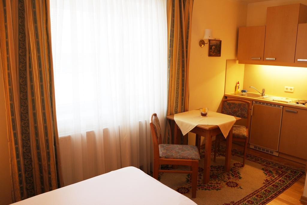 Haus Zu Den Zwei Eichen Apartment Perchtoldsdorf Bagian luar foto