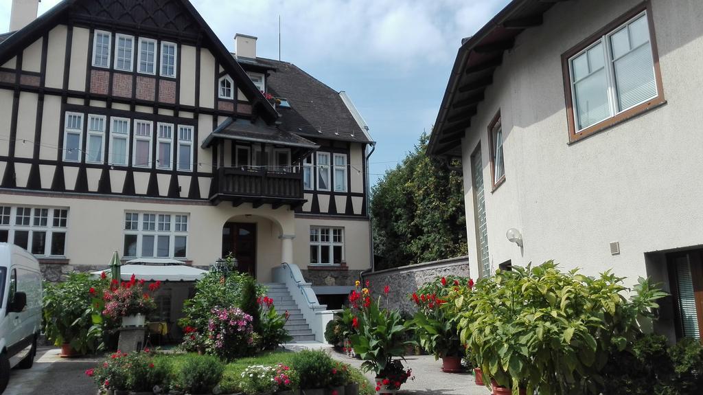 Haus Zu Den Zwei Eichen Apartment Perchtoldsdorf Bagian luar foto